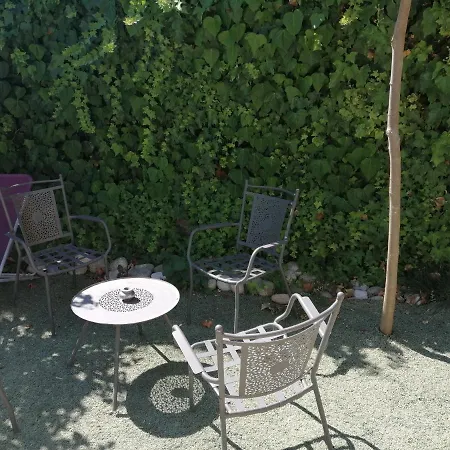 Holiday home Petite Maison Et Son Jardinet En Village. Puisserguier