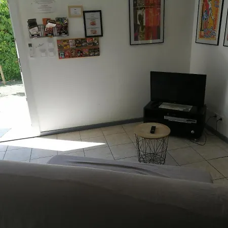 Petite Maison Et Son Jardinet En Village. * Puisserguier