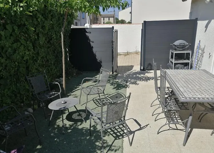 Dom wakacyjny Petite Maison Et Son Jardinet En Village.